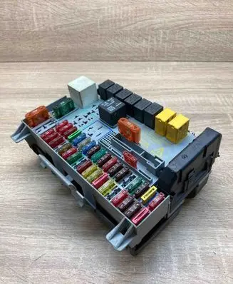 Opel Astra G Fuse module 90589965 USED