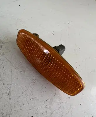 Front fender indicator light