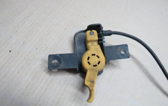 Ford Kuga II Engine bonnet/hood lock/catch 