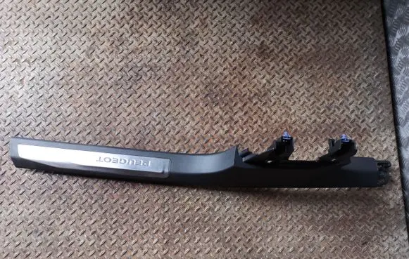 Peugeot 3008 II Front sill trim cover 9824062277