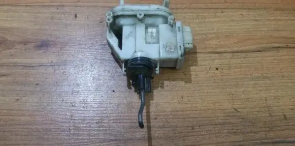 Volkswagen PASSAT B3 Central locking vacuum pump 357862153b