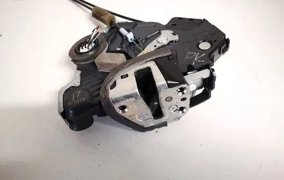 Honda CR-V Front door lock
