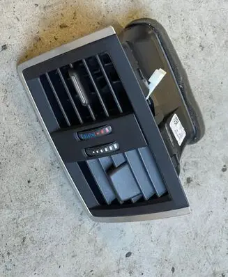 BMW 4 F32 F33 Rear air vent grill 9207330 16828110 08191001