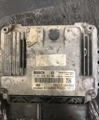 Hyundai i30 Engine control unit/module 0281030867