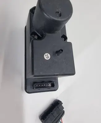 Audi 100 200 5000 C3 Central locking vacuum pump 443862257D