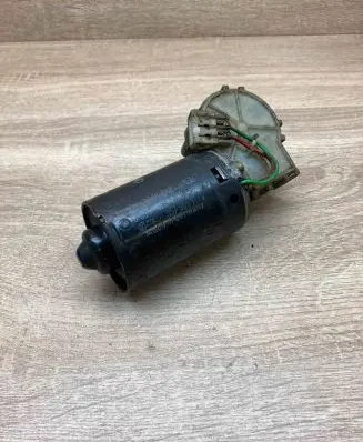 Volkswagen PASSAT B4 Wiper motor 357955113C 0390241108