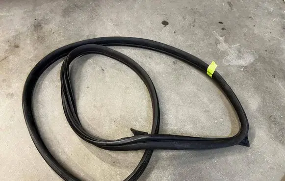 Mercedes-Benz CLS C218 AMG Front door rubber seal A2187202078