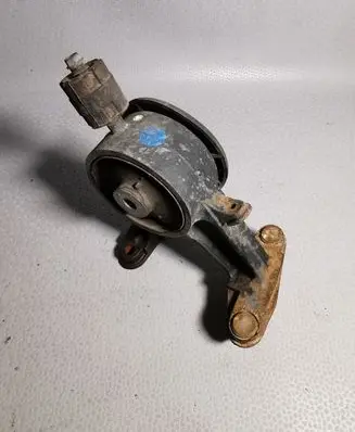 Toyota Avensis T270 Engine mount bracket