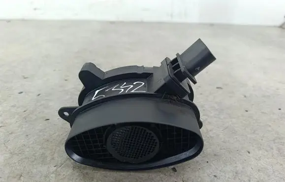 BMW 3 E46 Mass air flow meter 77887440