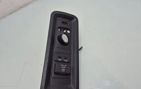 Dodge Grand Caravan USB socket connector 1XF85DX9AA 63428CU