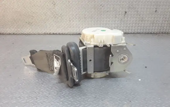 Middle seatbelt (rear)