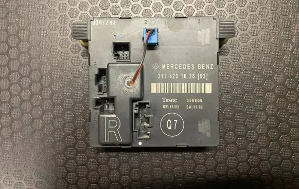 Mercedes-Benz E W211 Door control unit/module 2118201626
