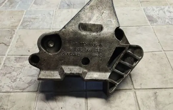 Volkswagen Golf Plus Engine mounting bracket 03G199207A