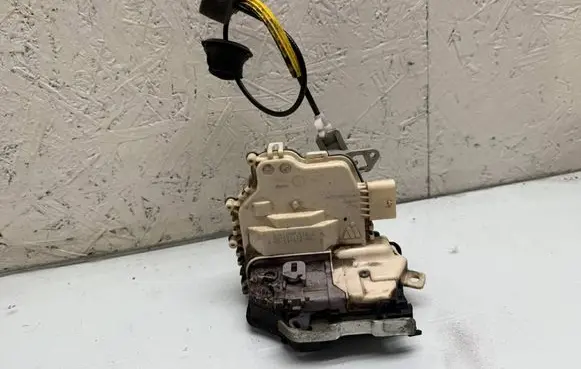 Audi Q5 SQ5 Front door lock 8J1837016C