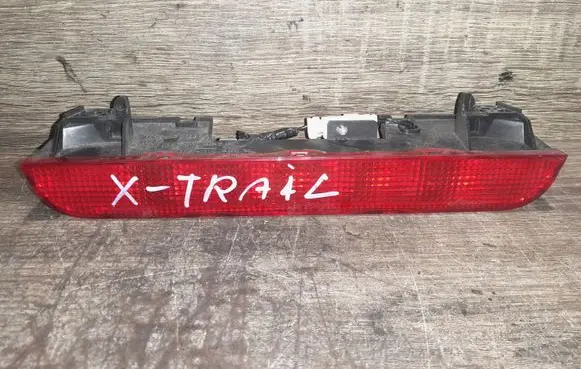 Nissan X-Trail T30 Third/center stoplight