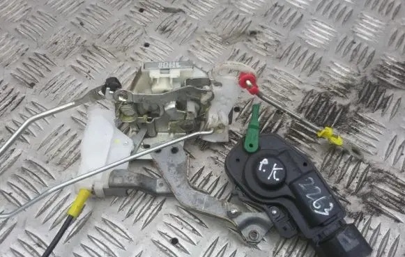 Citroen C1 Front door lock