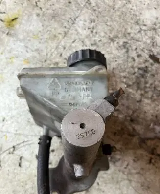 Volvo V70 Master brake cylinder 9485183