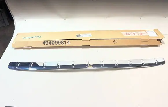 Rear bumper trim bar molding