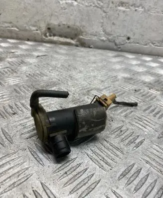Ford Focus Windscreen/windshield washer pump 93BB17K624BA