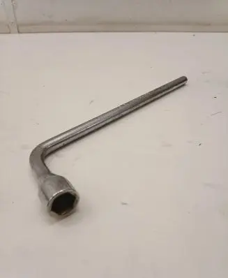 Mercedes-Benz R W251 Wheel nut wrench A2215810001