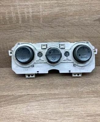 Nissan Qashqai Climate control unit Y01435F
