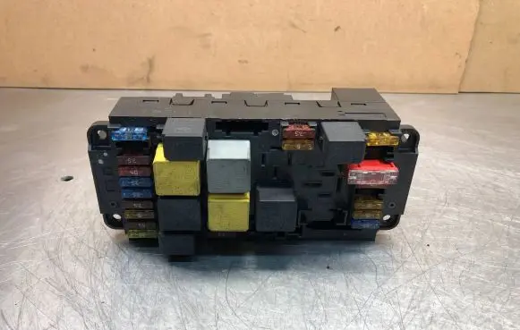 Mercedes-Benz C W203 Fuse box set 2035453001 5DK00848552