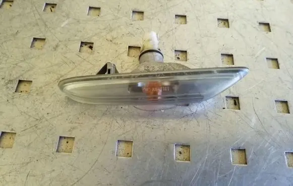 BMW 5 E60 E61 Front fender indicator light