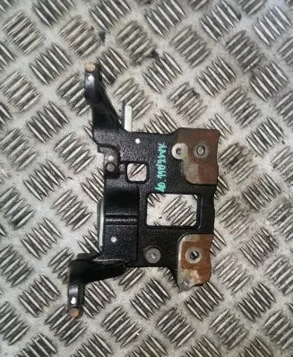 Toyota Land Cruiser (J150) Engine mounting bracket