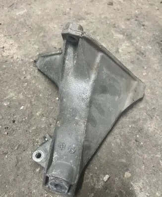 Audi A6 S6 C5 4B Engine mounting bracket 8D0199308L 8D0199308