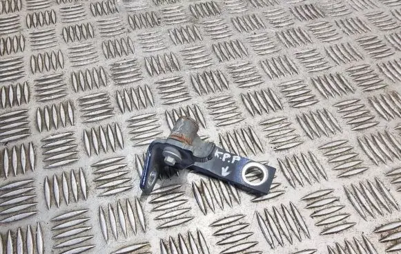 Ford S-MAX Front door lower hinge A046575