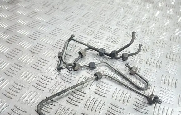Fuel injector supply line/pipe