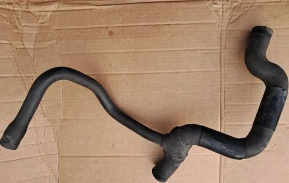 Mercedes-Benz E W124 Engine coolant pipe/hose 1245001175