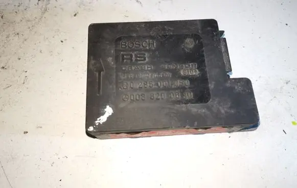 Mercedes-Benz E W124 Airbag control unit/module 0038200610 0285001050