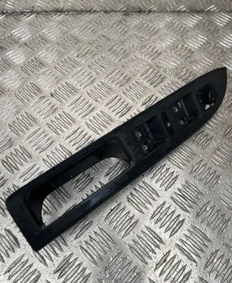 Volkswagen Golf Plus Front door window switch trim 5M1867371B