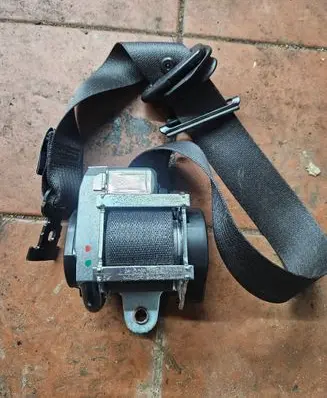 Opel Astra J Front seatbelt 617023500 008R000