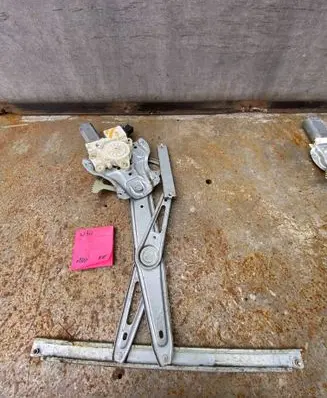 Toyota Corolla E110 Front door window regulator with motor 992045100