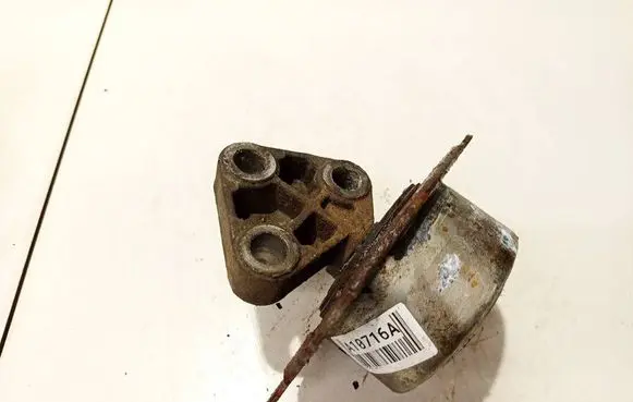 Engine mount bracket
