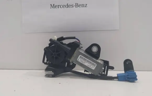 Mercedes-Benz C W205 Seat belt adjustment motor A2058600182 308362799AN 5061Q2417N
