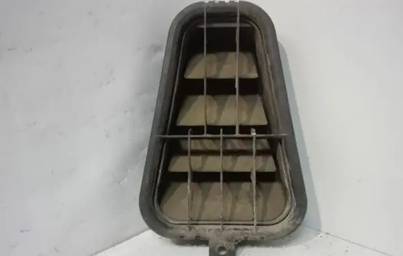 Audi A4 S4 B7 8E 8H Quarter panel pressure vent 8E0819181