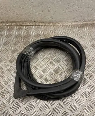 Honda CR-V Front door rubber seal 