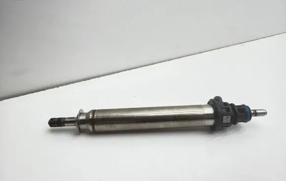 Mercedes-Benz C W205 Fuel injector A2560705600 34332 TN0030