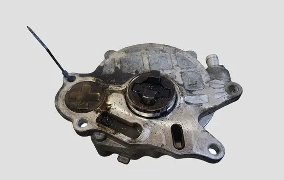 Volkswagen Golf VI Vacuum pump 03L145100