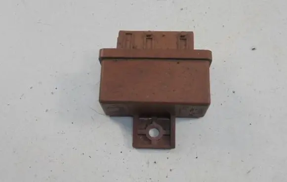 Peugeot 206 CC Fuel pump relay 240109