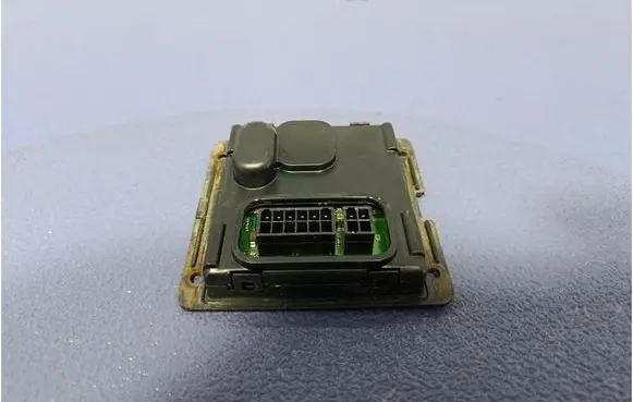 Opel Vectra C Voltage converter/converter module 13184052