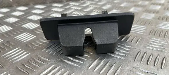 Jaguar XE Tailgate/boot lid lock trim CPLA46420AA