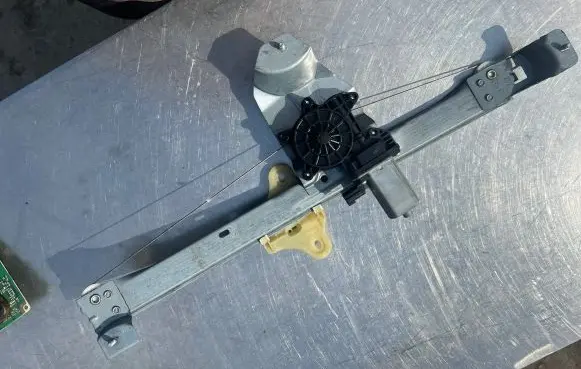 Renault Zoe Front door window regulator with motor 807211245R 065648 09122015