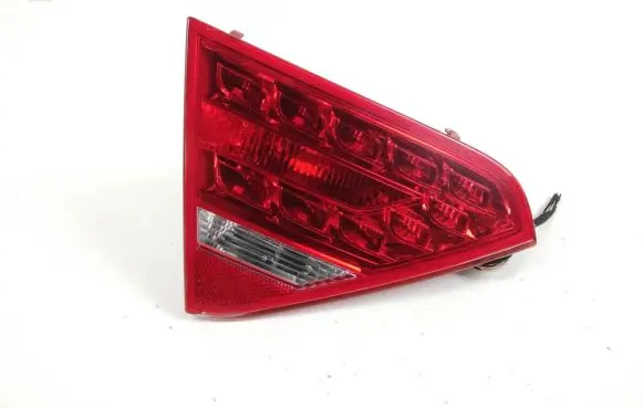 Audi A5 8T 8F Tailgate rear/tail lights 8T0945093A