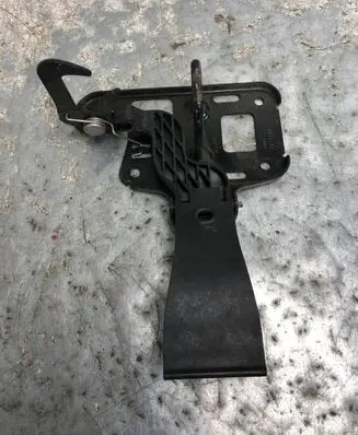 Audi A4 S4 B8 8K Engine bonnet/hood lock/latch loop/hook 8T0823480