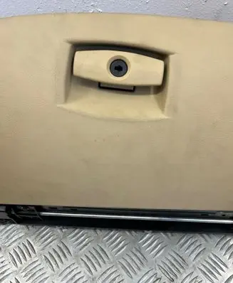 BMW 5 E60 E61 Glove box 7034080 81010000