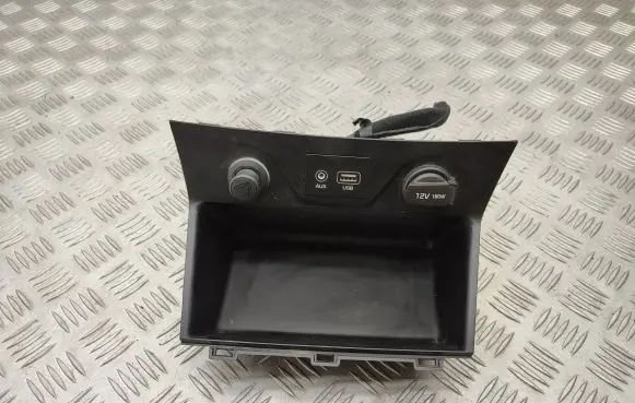 Hyundai Tucson TL USB socket connector 84631D7000 84630D70504X 96120D3500